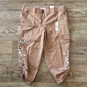 Chico's Khaki Floral Embroidered Capri Pants Size 2 / Women's Size 16 XL